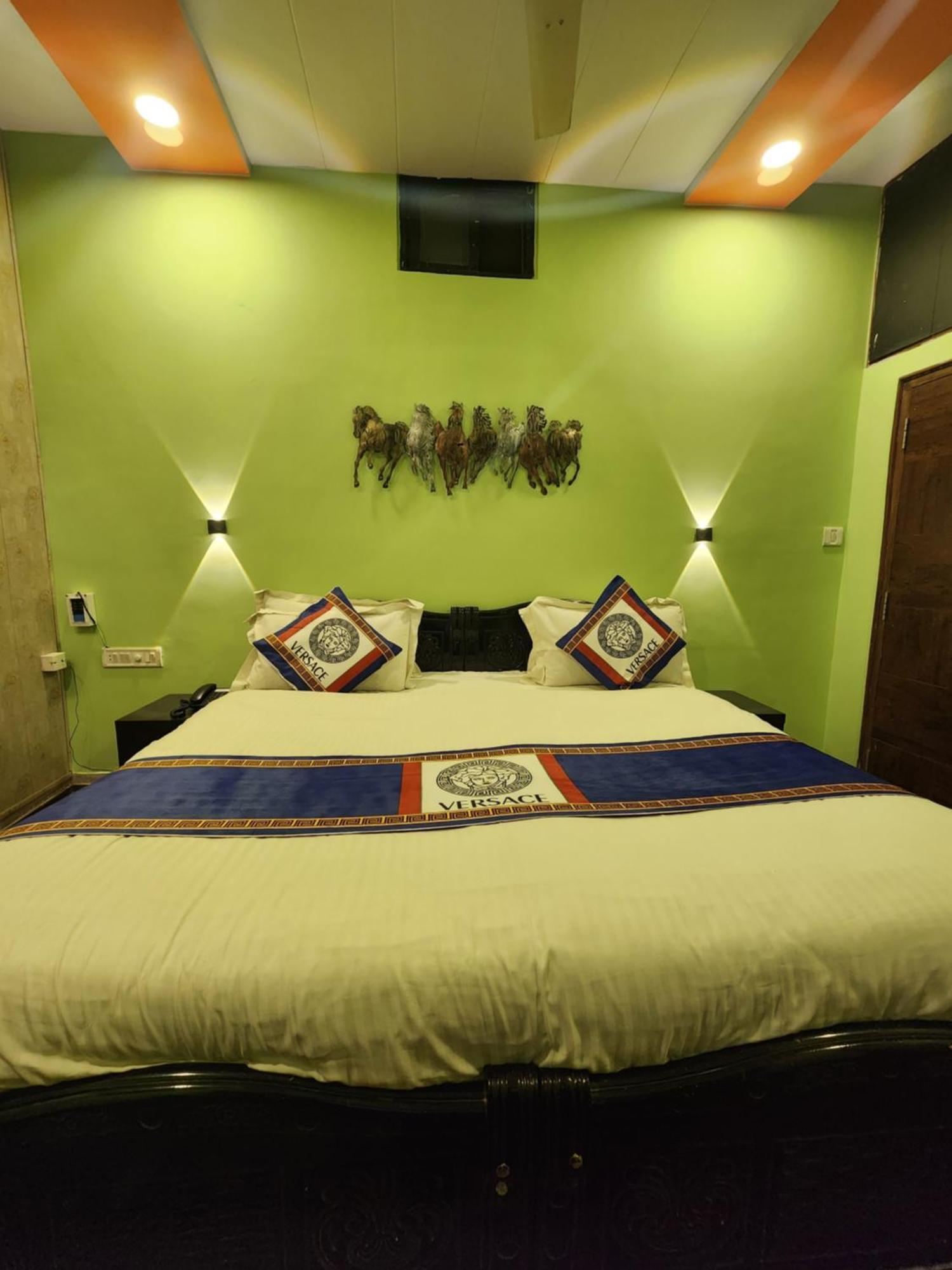 Shaleen Elegance Homestay Nakki Lake 400 Meters Abu Zewnętrze zdjęcie